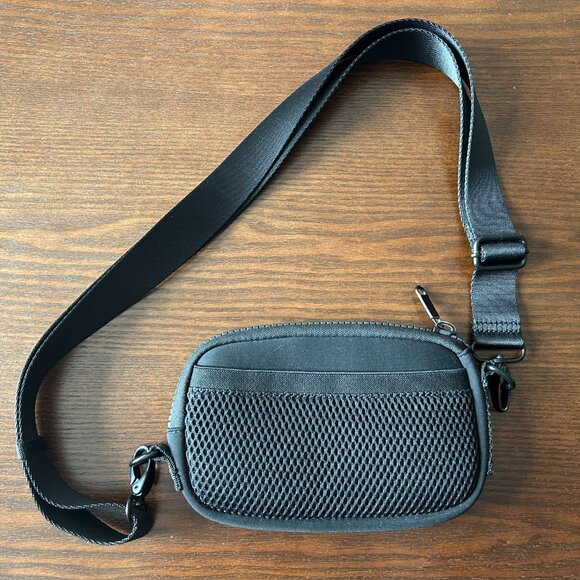 Quince All Day Neoprene Phone Sling - Picture 2 of 4
